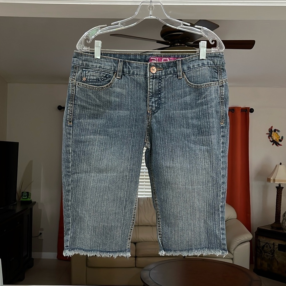 GLO Jeans Juniors Denim Denim Capri Raw Hem Bermuda Jean Shorts Size 13